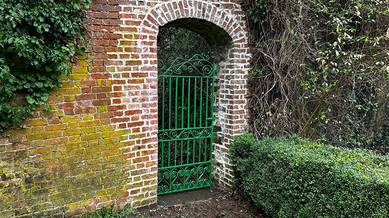 Fox gate detail